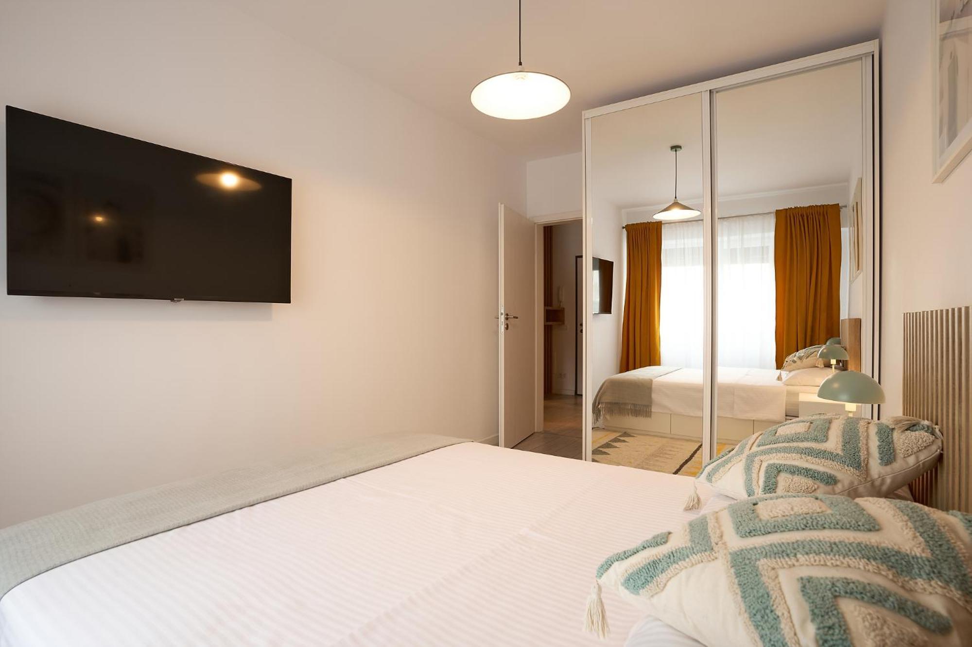 Moon Plaza Deluxe Studios Бухарест Екстер'єр фото
